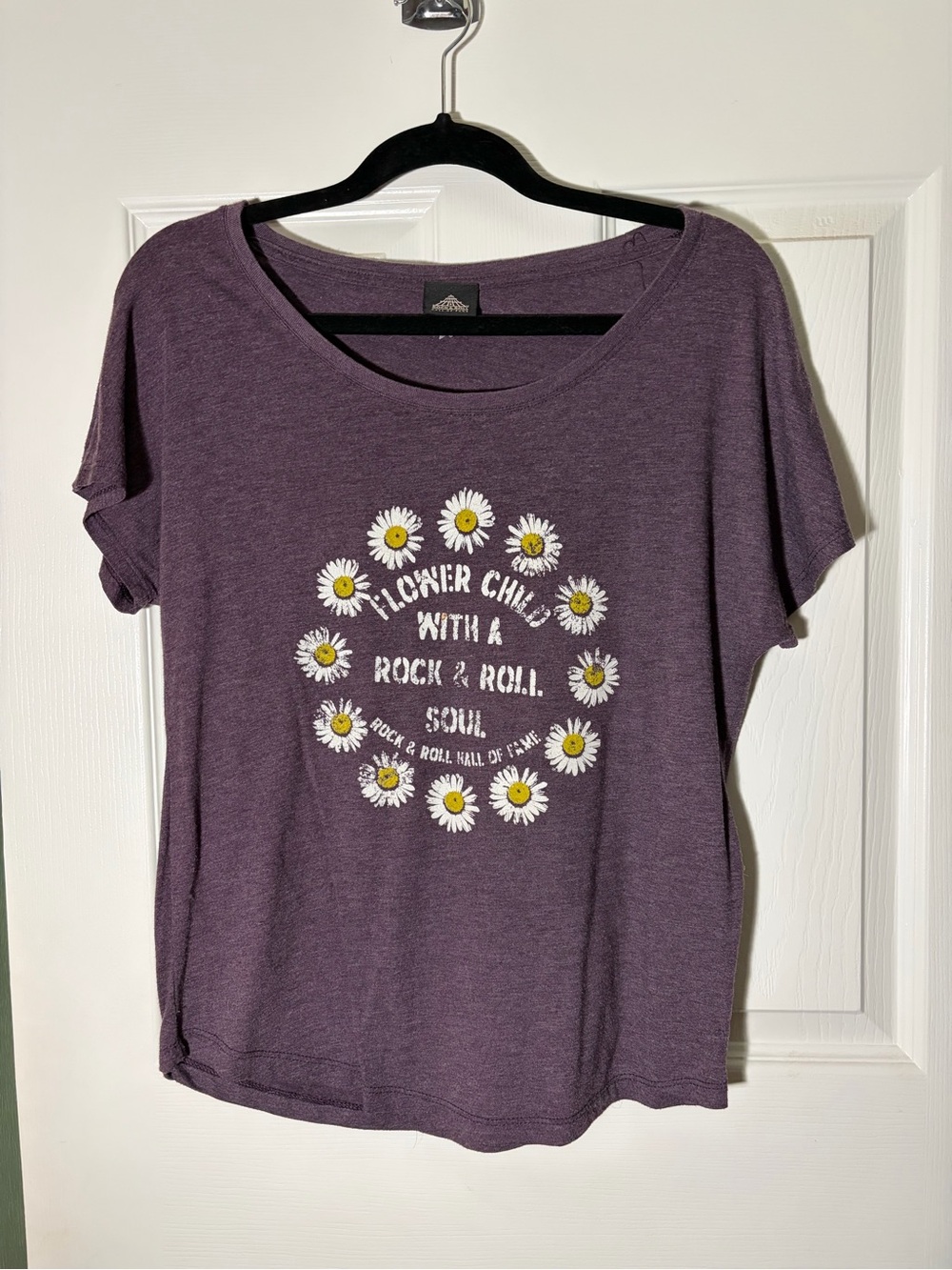 Women’s Purple Daisy Graphic Short Sleeve Tee